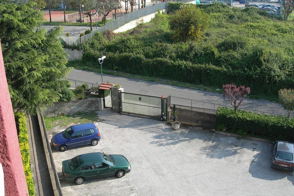 Entire apartment, Holiday Apartment 'Casa Isabea' with Sea View, 2 Balconies, Garden and Wi-Fi in Pozzuoli, Naples Province