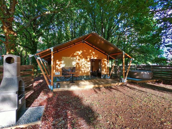 Tente pour 2 personnes, avec Jacuzzi et Terrasse ainsi que Jardin et Vue