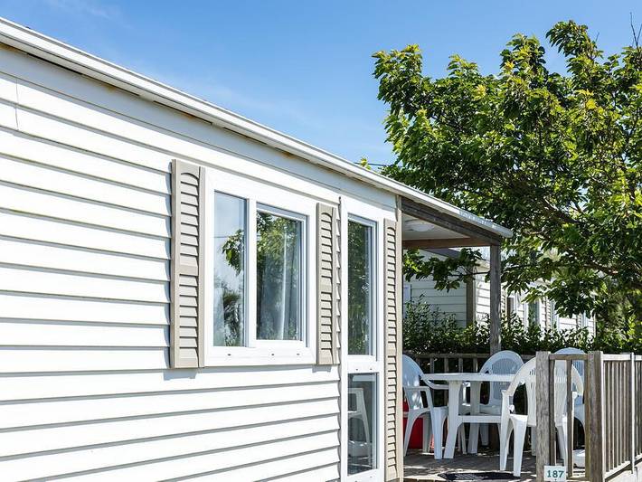 Camping Domaine de la Brèche - Mobilhome 6 personnes - Comfort | 3 Ch. | 6 Pers. | Terrasse simple in Varennes-sur-Loire, Vallée de la Loire