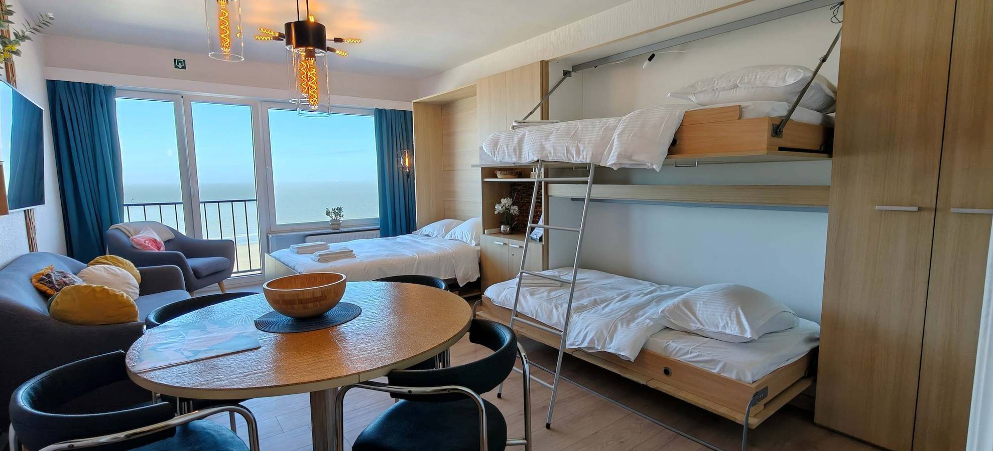 Appartement entier, Seafront Studio w/Stunning Sea Views in Blankenberge, Côte belge