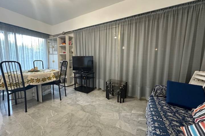 Gîte pour 4 personnes, avec terrasse dans Plage de Juan-les-Pins