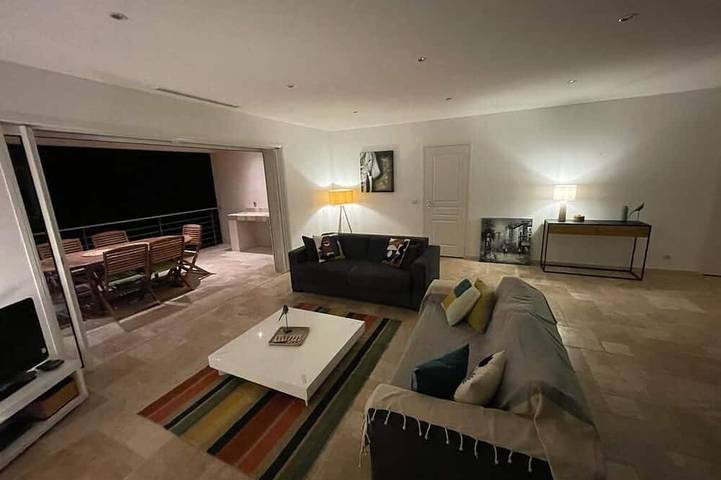 Villa Olmuccio: 400 meters from the beach on foot, pool, 4 bedrooms, sleeps 9 in Zonza, Arrondissement de Sartène