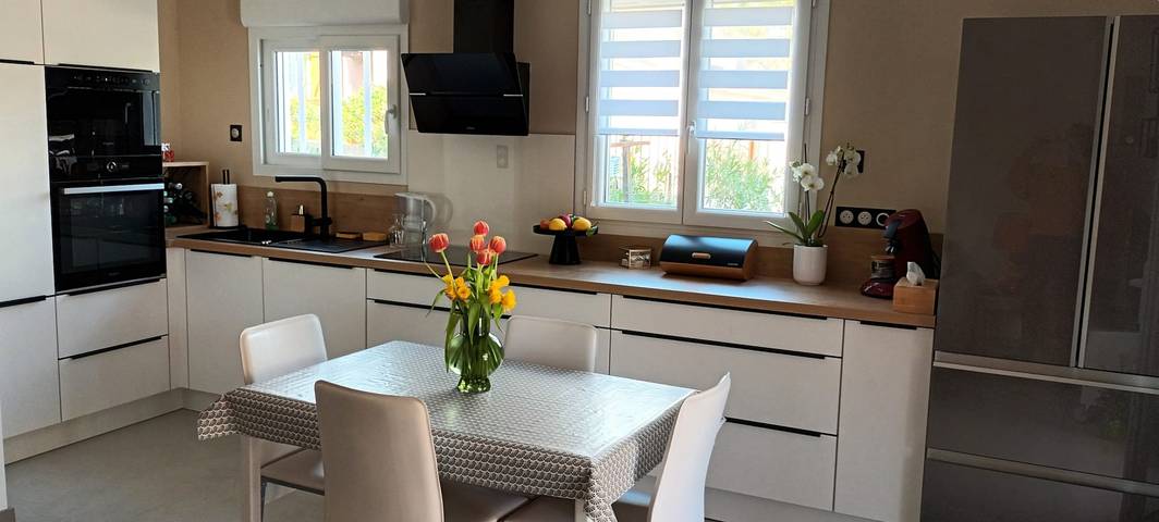 Gîte pour 2 personnes, avec terrasse, adapté aux familles dans Plage Des Capucins La Ciotat - 3