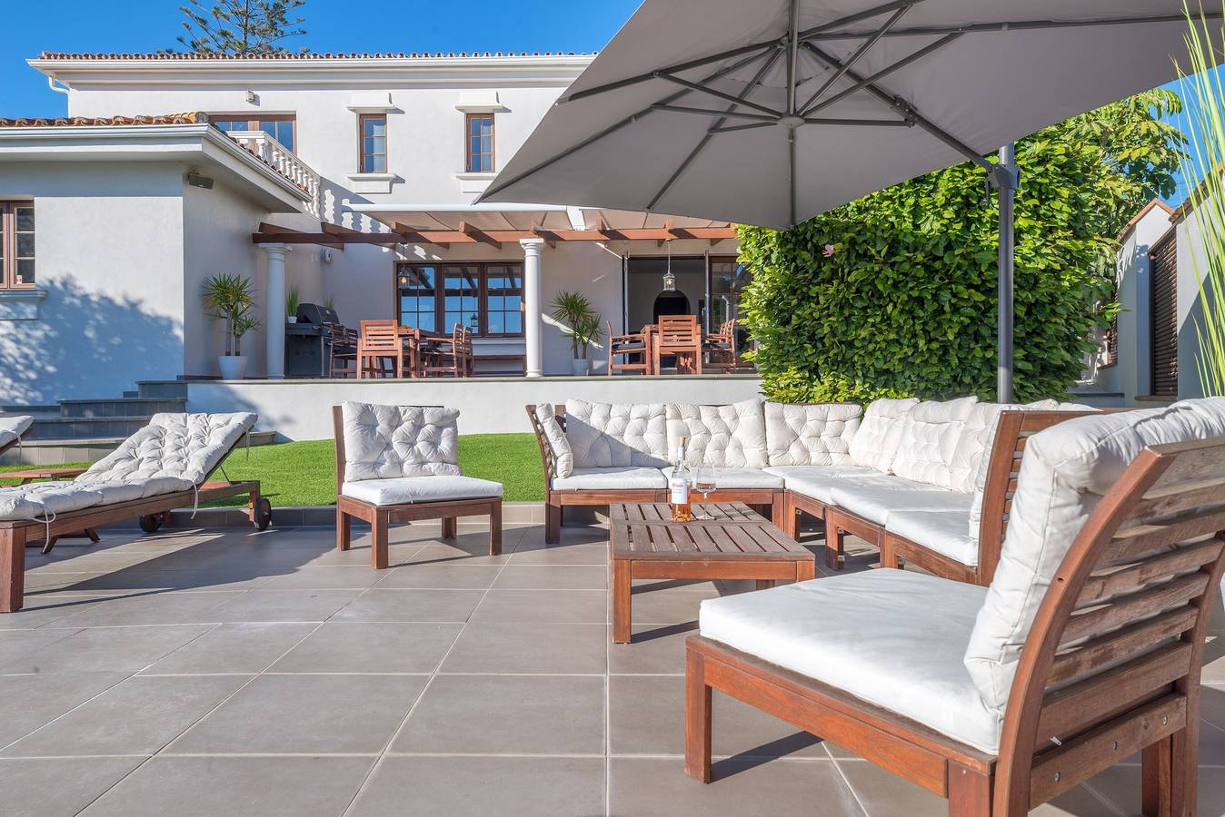 Villa 'Scandinavisch Design' met Uitzicht op Zee, Wifi en Airconditioning in Marbella West, Marbella