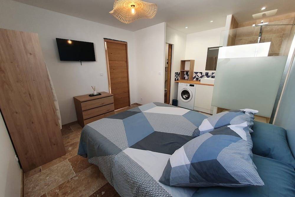 Entire apartment, New gite with private spa in Jonquerettes, Vaucluse