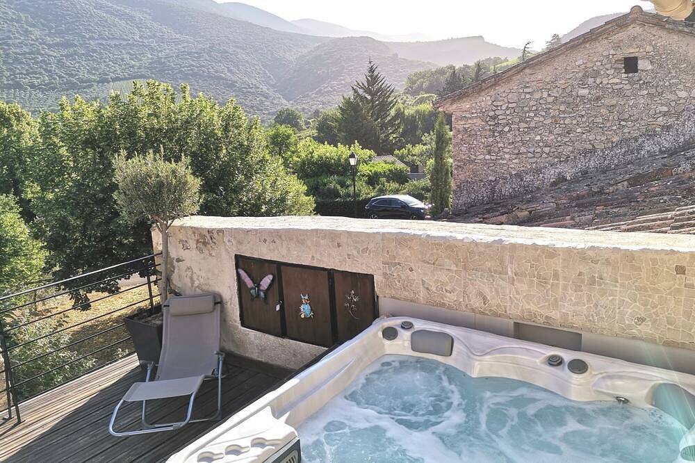 3* listed house Grand spa- Views- Gorges du Toulourenc in authentic Provence in Malaucène, Parque natural regional del Mont Ventoux