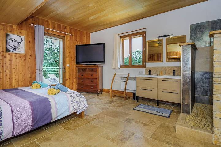 Gîte pour 8 personnes, avec jardin ainsi que jacuzzi et terrasse, animaux acceptés à Condat-sur-Vézère - 3