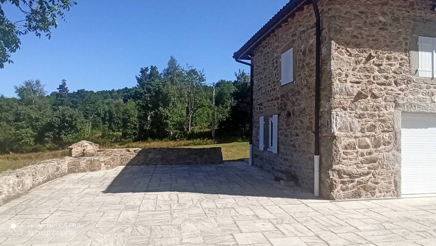 Location de vacances pour 11 personnes, avec terrasse et jardin, animaux acceptés dans la Loire - 4