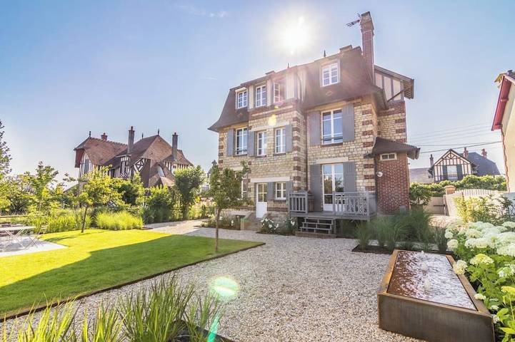 Villa pour 12 personnes, avec Balcon et Terrasse ainsi que Jardin et Sauna à Villers-sur-Mer