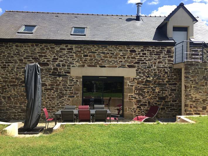 Gîte pour 8 personnes, avec terrasse et jardin à Landrévarzec