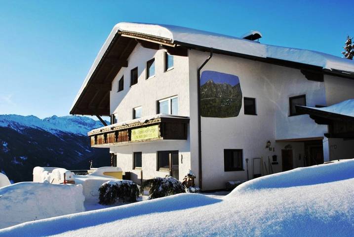 Ferienwohnung für 3 Personen, mit Balkon und Terrasse sowie Garten und Ausblick in Oberperfuss - 2