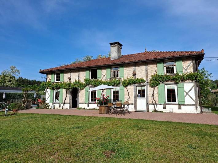 Chambre d’hôte pour 4 personnes, avec Terrasse et Jardin ainsi que Piscine et Vue à Parentis-en-Born