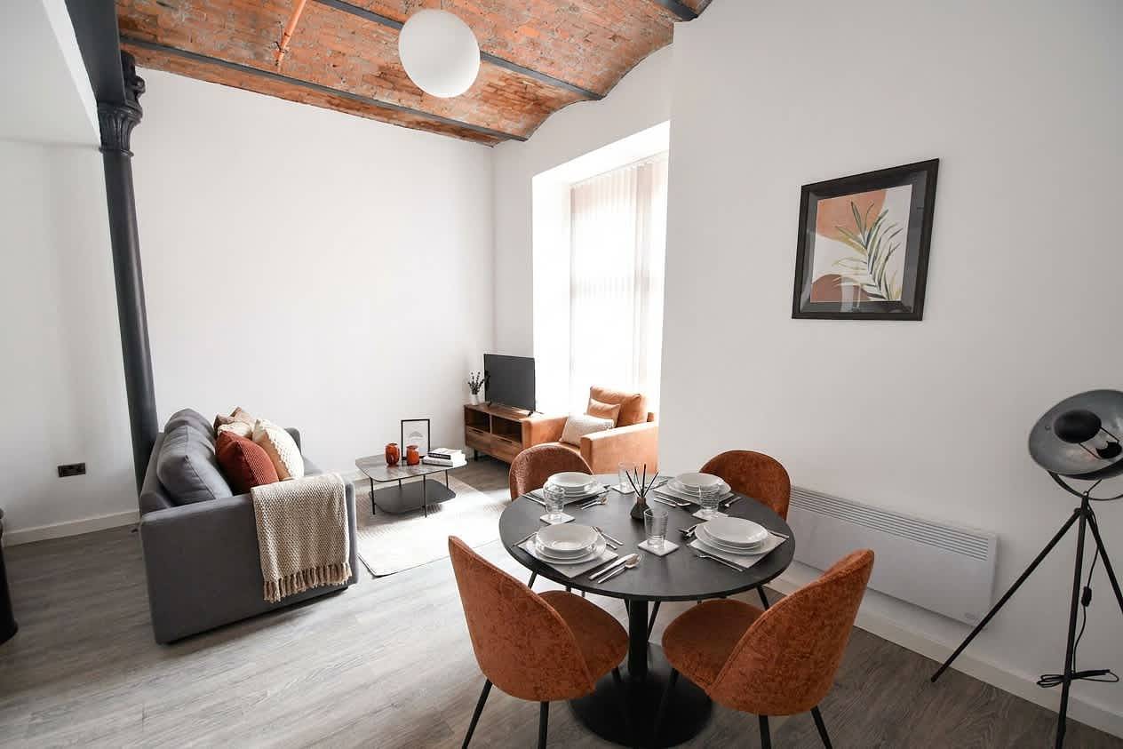 Entire apartment, Modern & Characterful 2 Bed Apartment Near Etihad in Manchester, Greater Manchester
