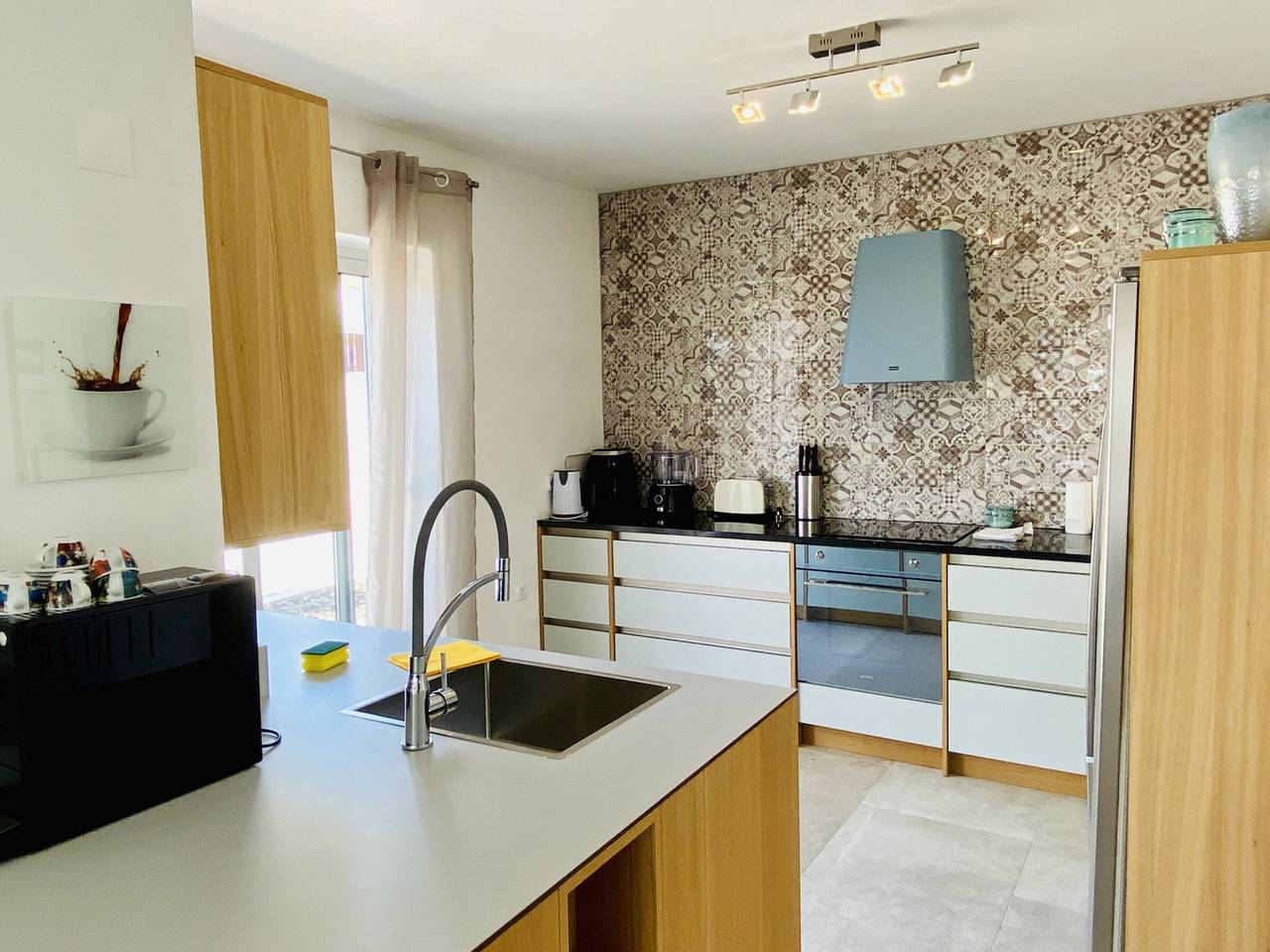 Modern Villa in Quarteira for 8 with Private Pool, Garden & Close to the Sea in Quarteira, Faro District