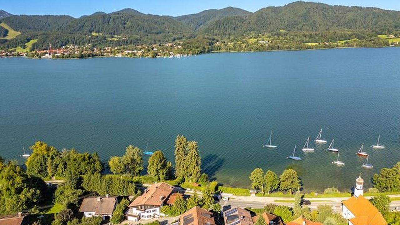 Entire holiday apartment, Holiday apartment for 4 people with terrace in Gmund, Bavarian Alps