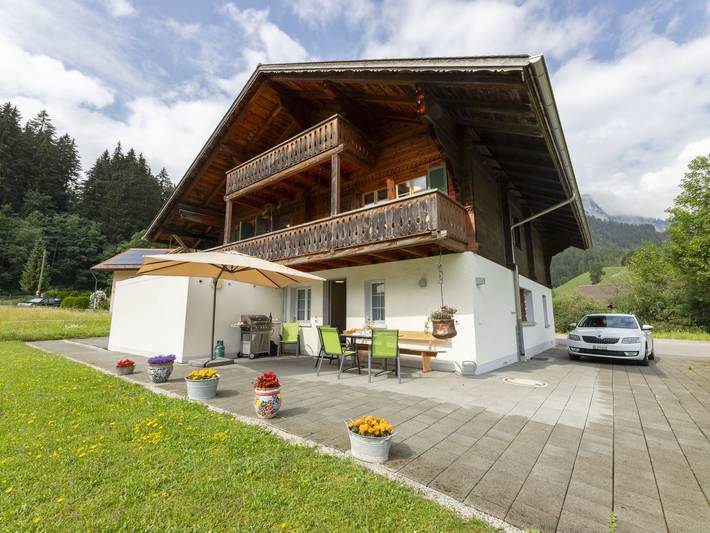 Ferienwohnung für 4 Personen, mit Terrasse und Garten sowie Ausblick in Därstetten
