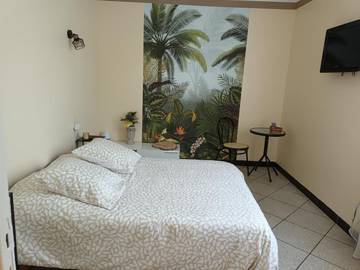 Cottage pour 2 personnes, avec terrasse ainsi que jardin et vue, animaux acceptés à Sénas