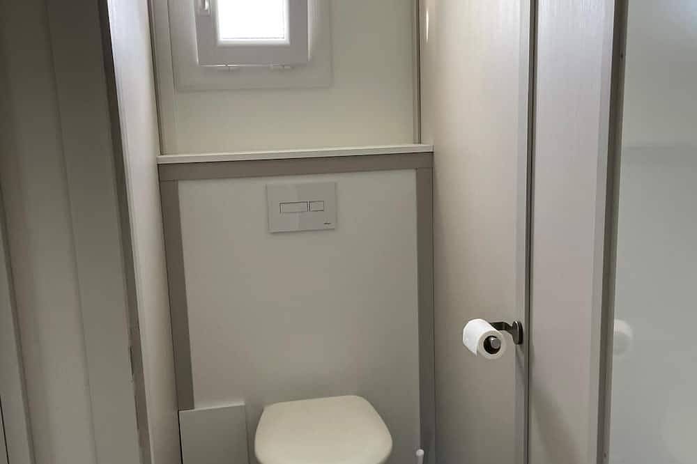 Comfortable 6-person, 3-bedroom chalet close to the Megaliths and beaches in Marzan, Côte des Mégalithes