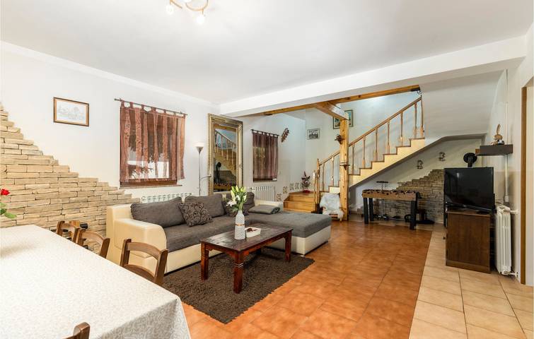 Charmante 111 m² große Ferienwohnung mit Pool, WLAN, in der Nähe von Fuzine und dem Fluss Ličanka in Fuzine, Primorje-Gorski Kotar