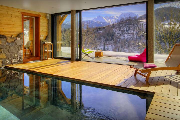 Chalet pour 12 personnes, avec Balcon et Jacuzzi ainsi que Terrasse et Jardin en Haute-Savoie