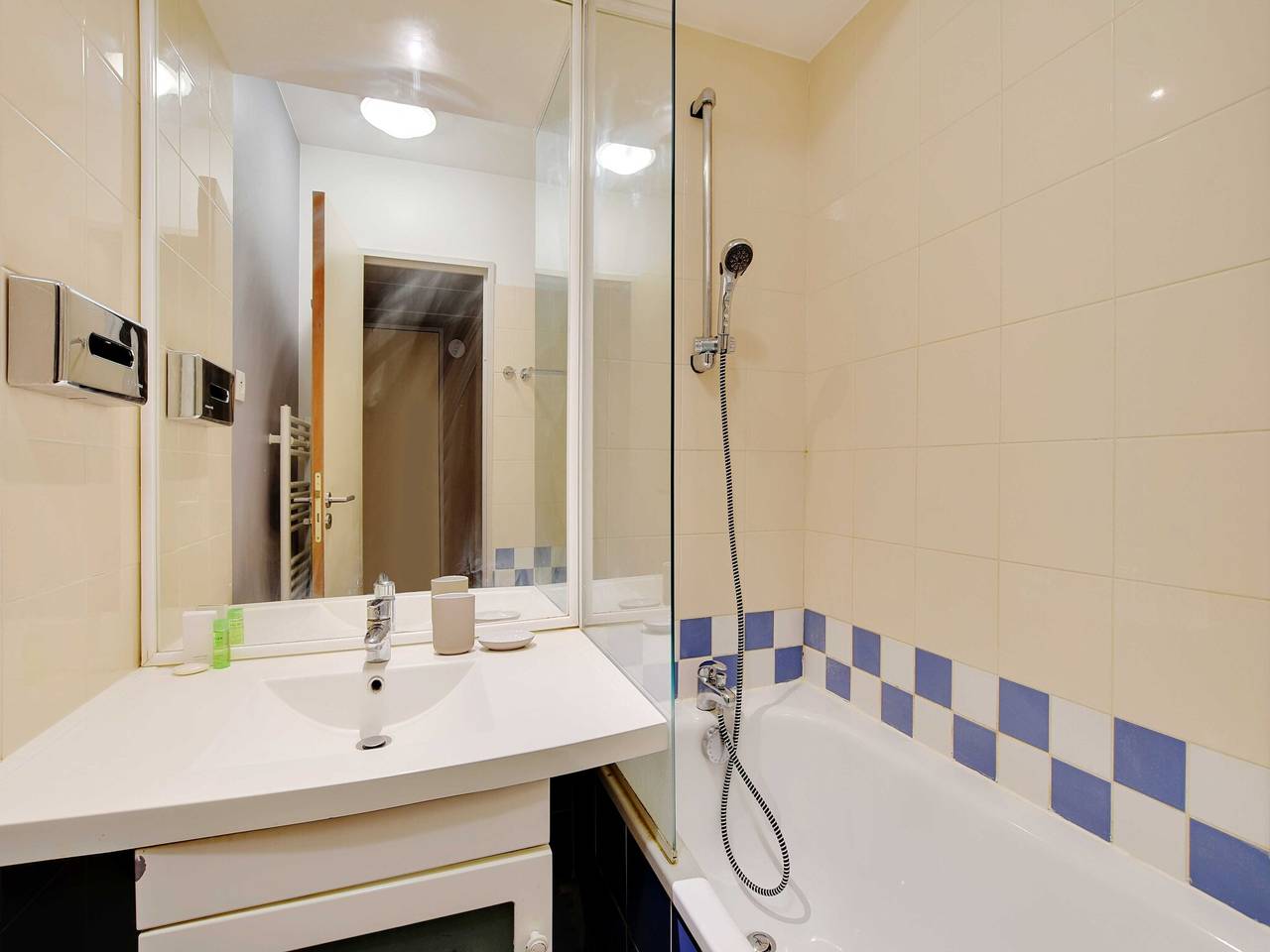 Appartement entier, Studio moderne - 2P - Issy-les-Moulineaux / Javel in La Courneuve, Seine-Saint-Denis