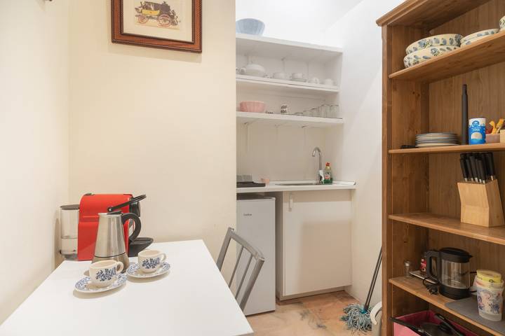 Entire apartment, 'Wellhome Sevilla Centro' Apartment with Wi-Fi, Parking (extra fee), and Air Conditioning in Casco Antiguo, Sevilla