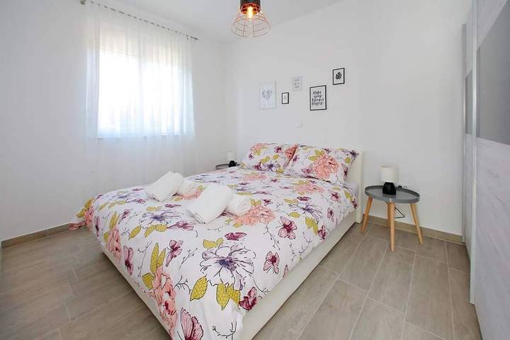 Ganze Wohnung, 2-Zimmer-Ferienwohnung mit Balkon und Meerblick Bibinje, Zadar A-19610-c in Bibinje, Zadar