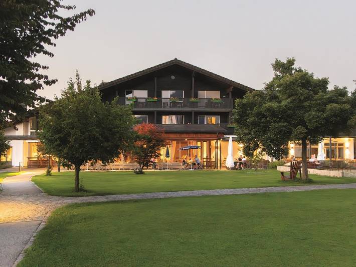 Hotel, mit Balkon und Garten sowie Sauna in Ohlstadt