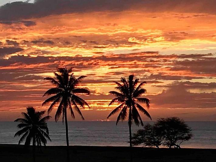 Vacation rental for 4 people, with hot tub and terrace as well as pool and yard on Molokai