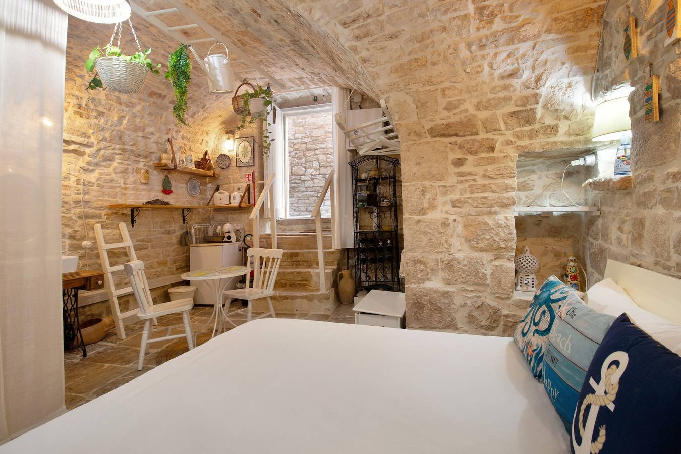 Apartamento vacacional entero, Estudio 'La Cantina' con Wi-Fi y aire acondicionado in Giovinazzo, Region de Bari