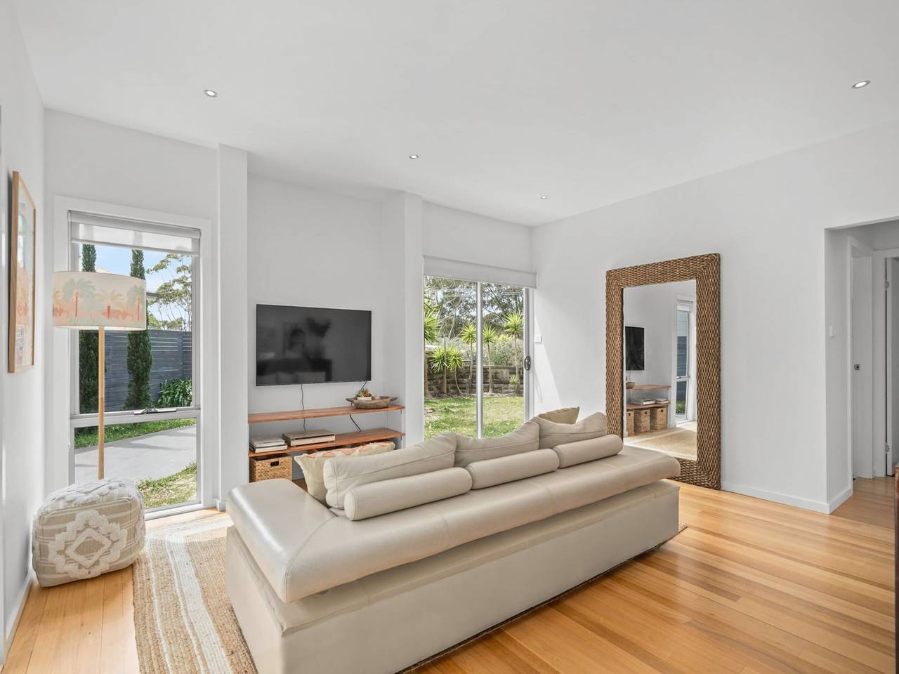 Hel lejlighed, Luxurious 5-Bed Home by Avoca Beach in Avoca Beach, New South Wales
