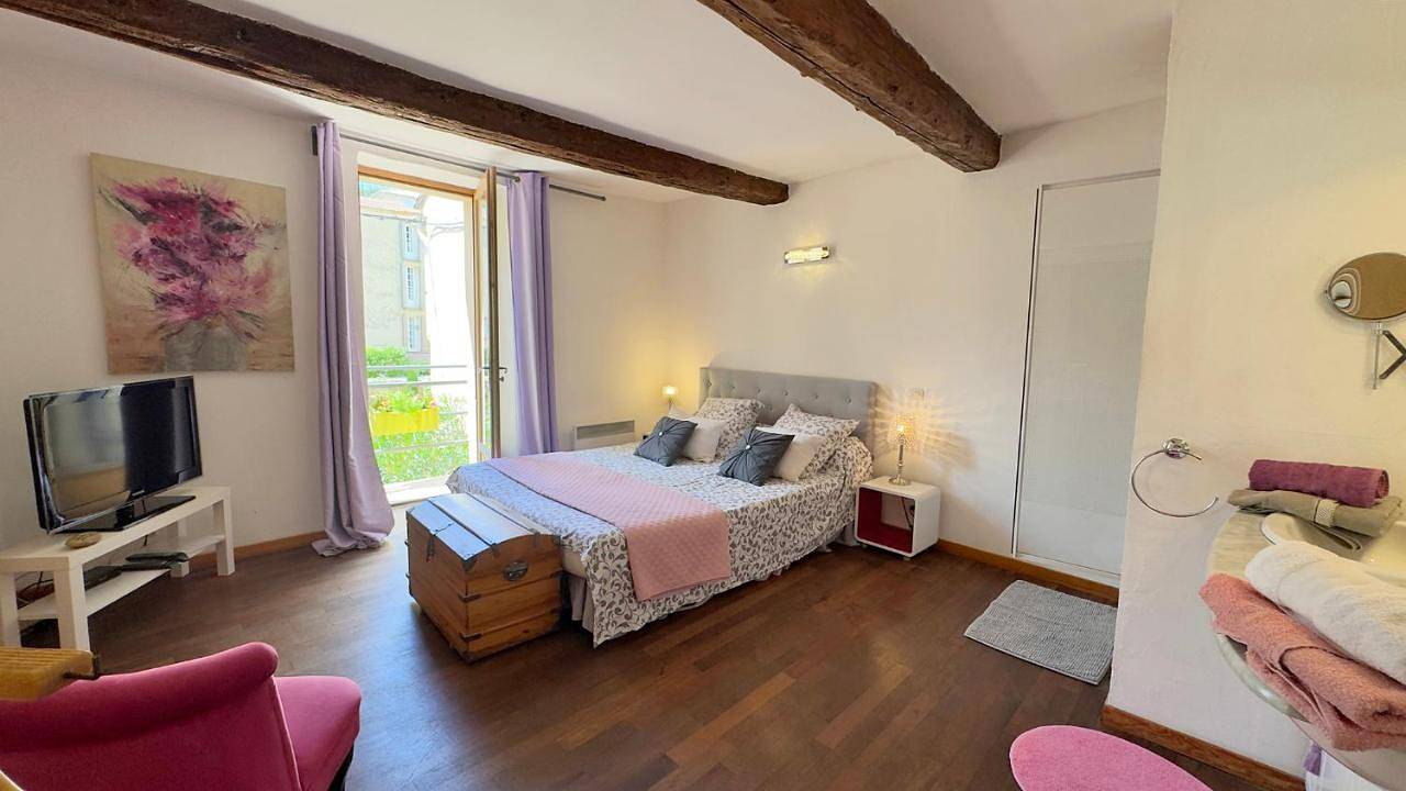 L'Amarilys chambre d'hôte au coeur du village, terrasse avec vue sur le château in Châteauneuf-du-Pape, Vaucluse