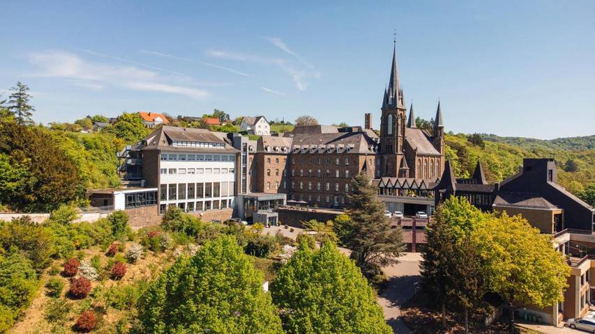 Hotel für 3 Personen, mit Terrasse und Garten sowie Sauna und Ausblick in Waldbreitbach