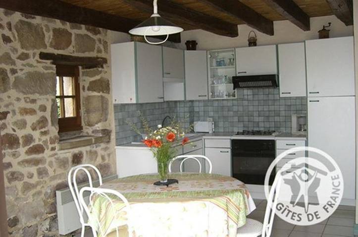 Ferienhaus mit Parkplatz und Garten: Nonards 2km in Puy-d'Arnac, Brive-la-Gaillarde und Umgebung