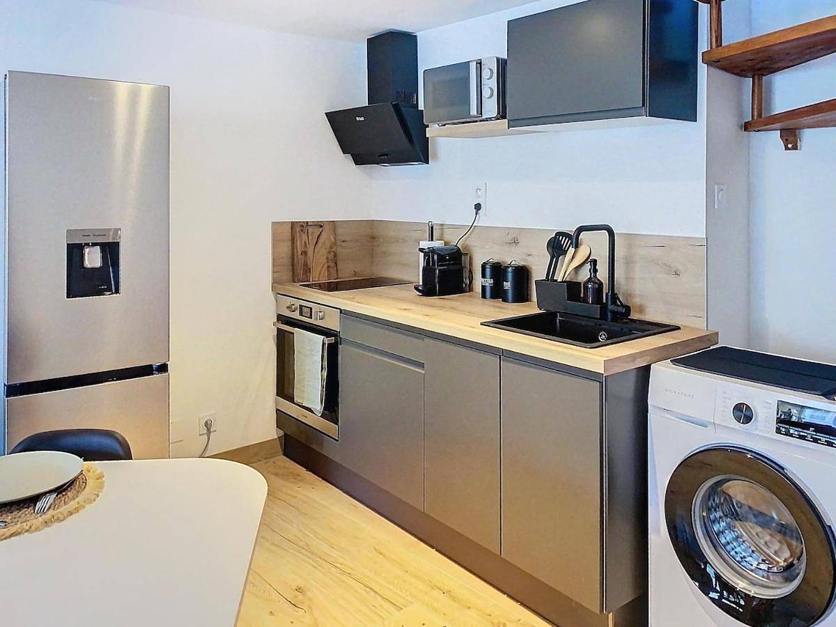 Appartement entier, One-Bedroom Apartment in Viry, Région de Saint-Julien-en-Genevois