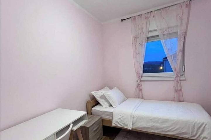 Ganze Wohnung, The Blue Sky Apartment is a spacious, cosy retreat perfect for families. in Budva, Opština Budva