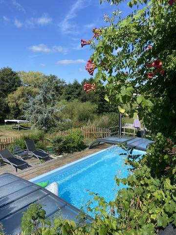 Chambre d’hôte pour 3 personnes, avec jacuzzi ainsi que piscine et jardin, animaux acceptés à Pouzauges