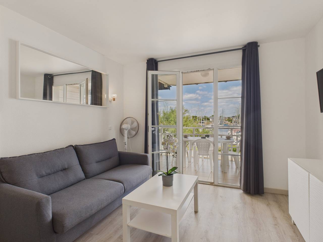 Apartamento entero, Face au port - 400m plage - Appart pour 2 in Kerjouanno, Arzon