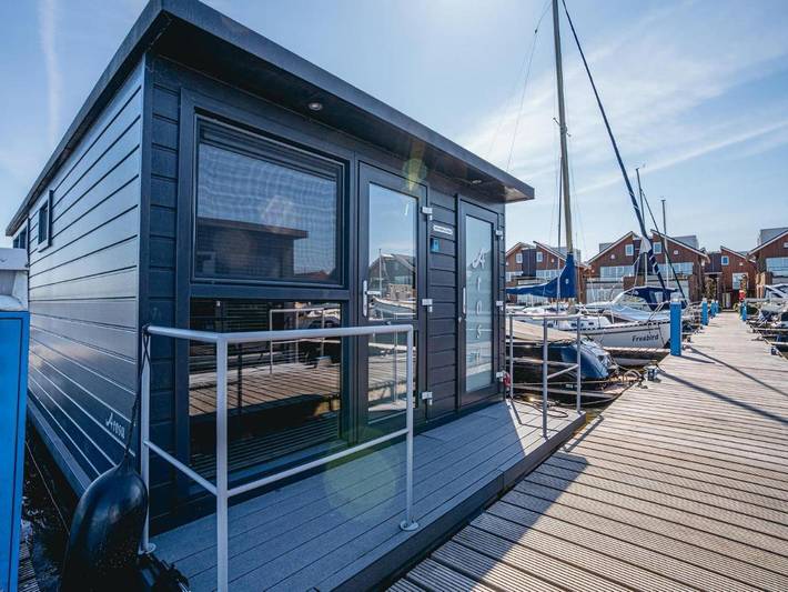 Bateau pour 4 personnes, avec terrasse à Uitgeest