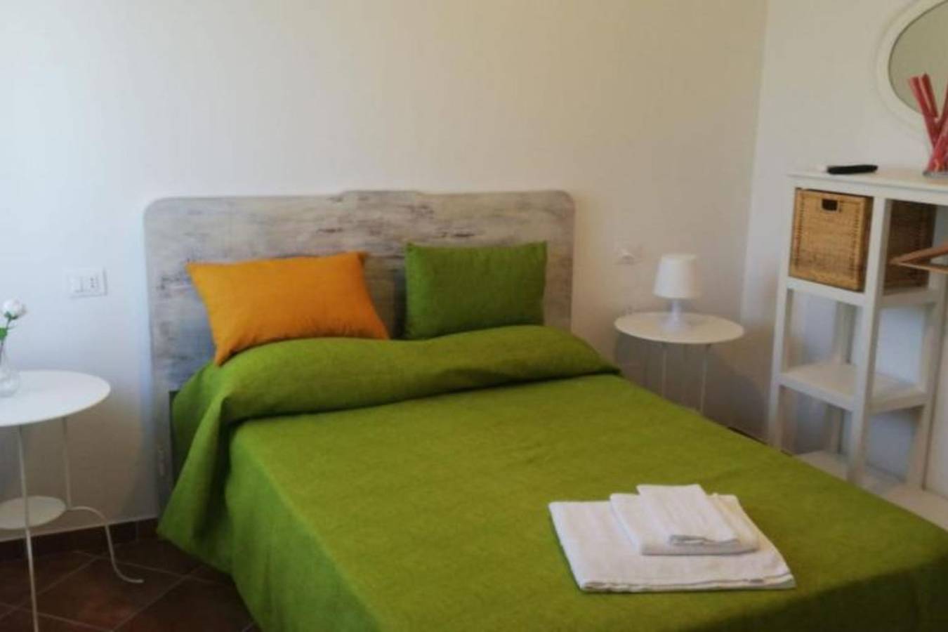 Spacious 1.5km to Beach Apartment with Balcony & Modern Amenities in Agropoli, Cilento Coast
