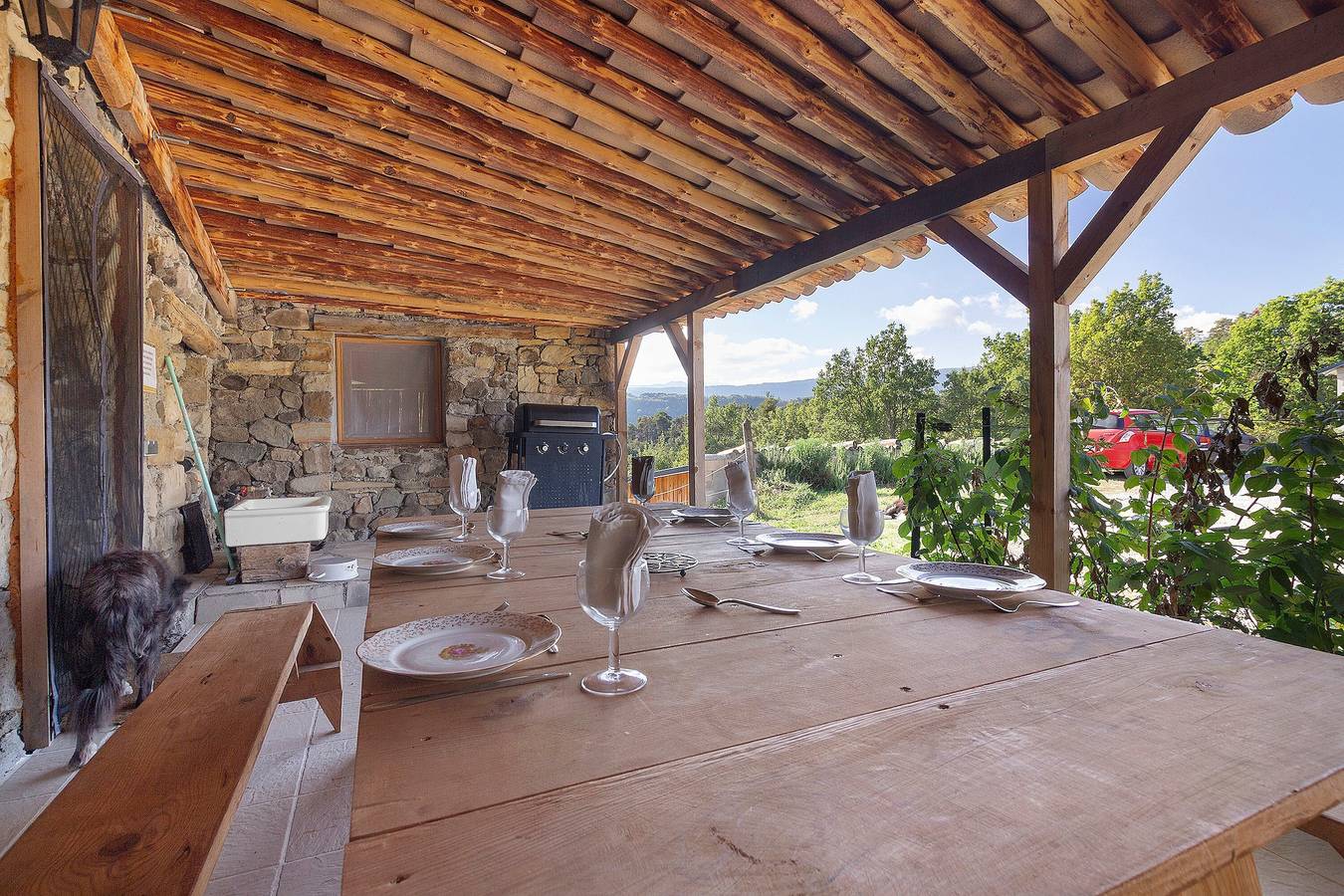 Gîtes De Saint Ribert 6 Pièces avec terrasse partagée et Wi-Fi in Région Castellane