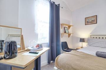 Apartment for 9 People in Southend-on-Sea, East of England, Photo 2