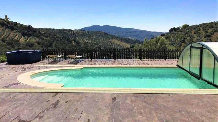 Apartamento para 24 personas, con terraza y piscina además de jardín y jacuzzi en Montefrío