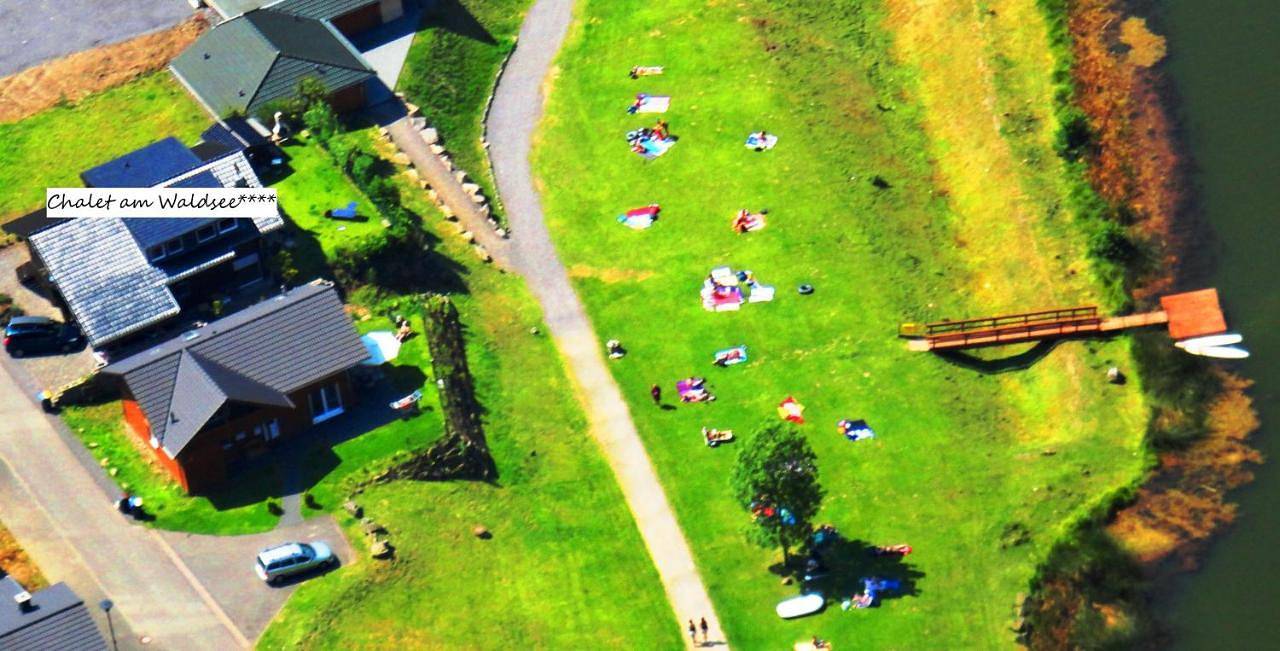 Ganze Wohnung, Chalet am Waldsee direkt am Badesee Rieden mit Seeblick für bis zu 14 Personen Traumferienhaeuser-Eifel in Rieden (Eifel), Osteifel