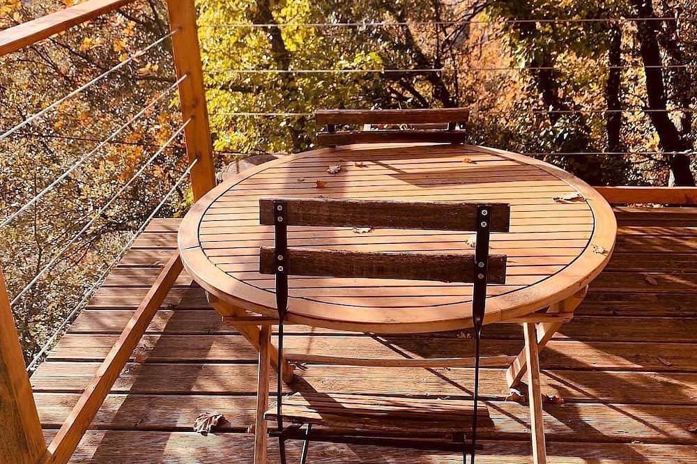 A sweet week in a tree house in Provence in Barjols, Región Brignoles