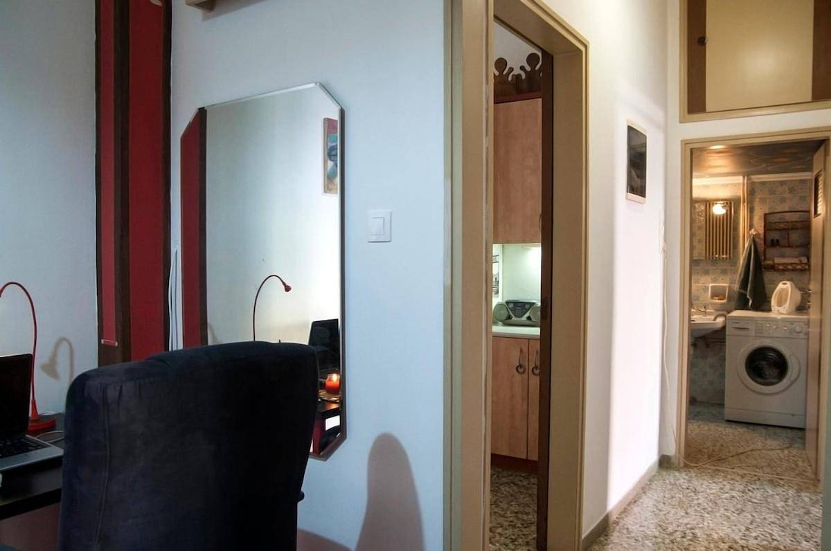 Ganze Wohnung, Quiet apartment, on the first floor in Athen, Süd-Athen