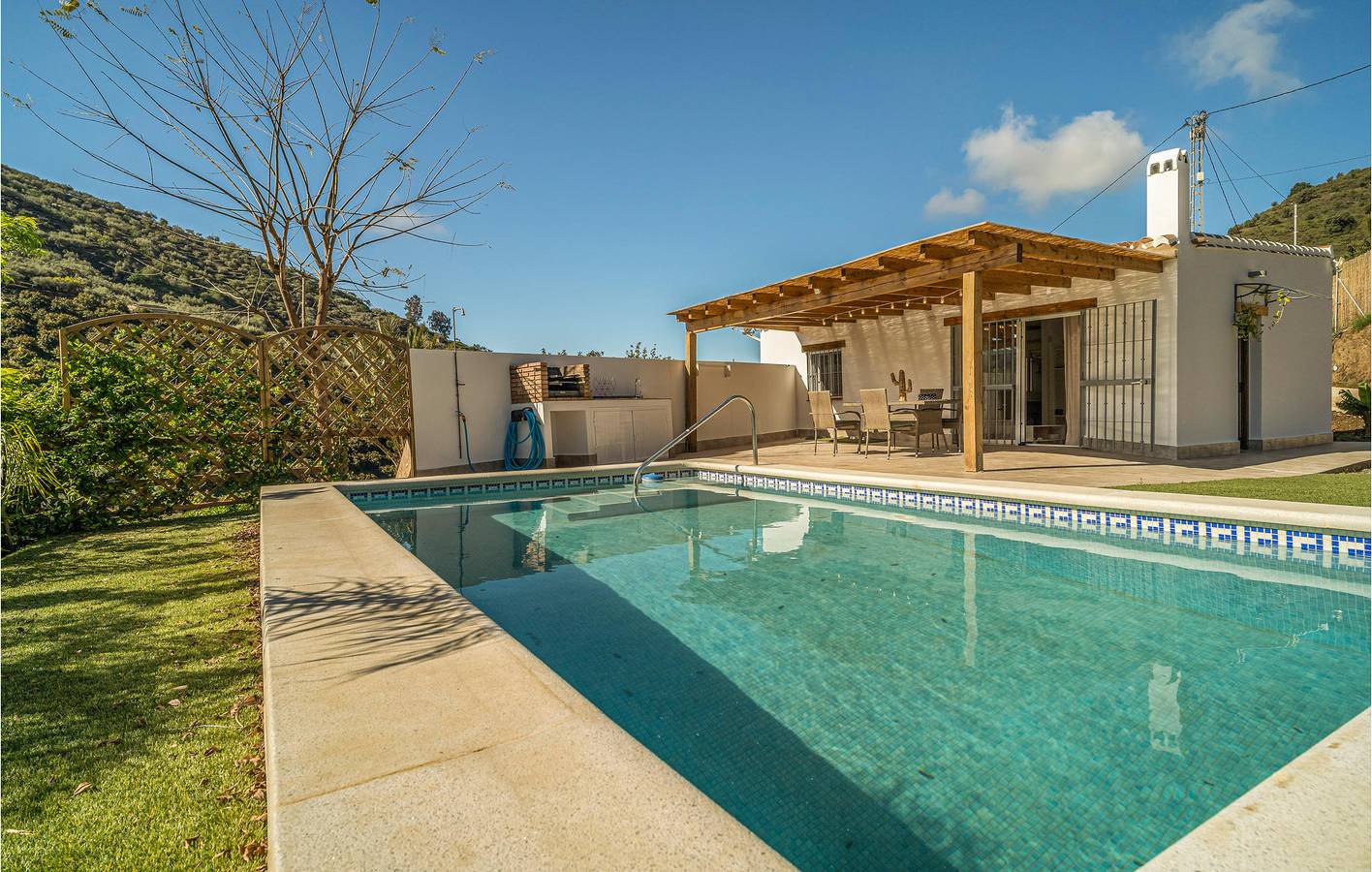 Feriehus for 4 personer med terrasse in Arenas, Málaga Provinsen