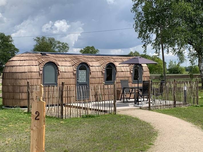 Wohnwagen für 4 Personen, mit Whirlpool und Terrasse sowie Garten und Sauna in Niedersachsen