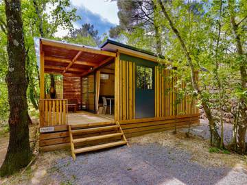 Gîte pour 5 personnes, avec piscine et terrasse, animaux acceptés à Lablachère