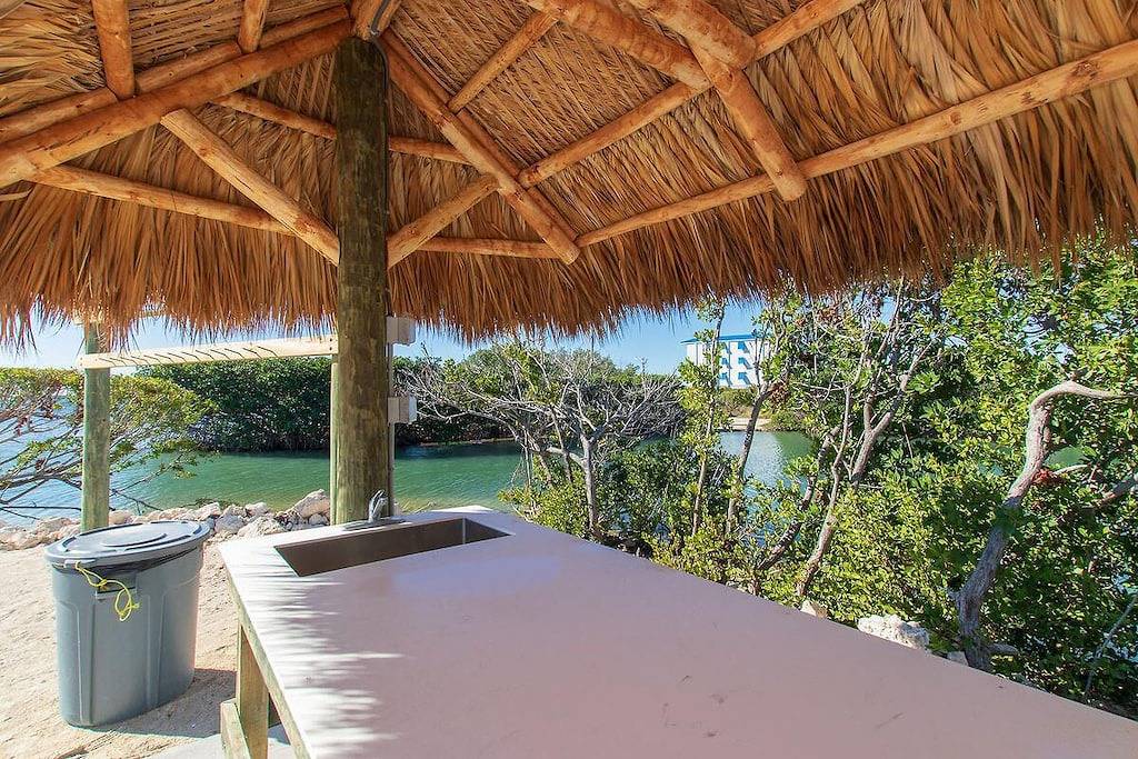 Ganze Wohnung, Menschenmassen weg! Genießen Sie die Schlüssel wie ein Einheimischer. Neue Oceanfront Condo mit Meerblick in Tavernier, Monroe County